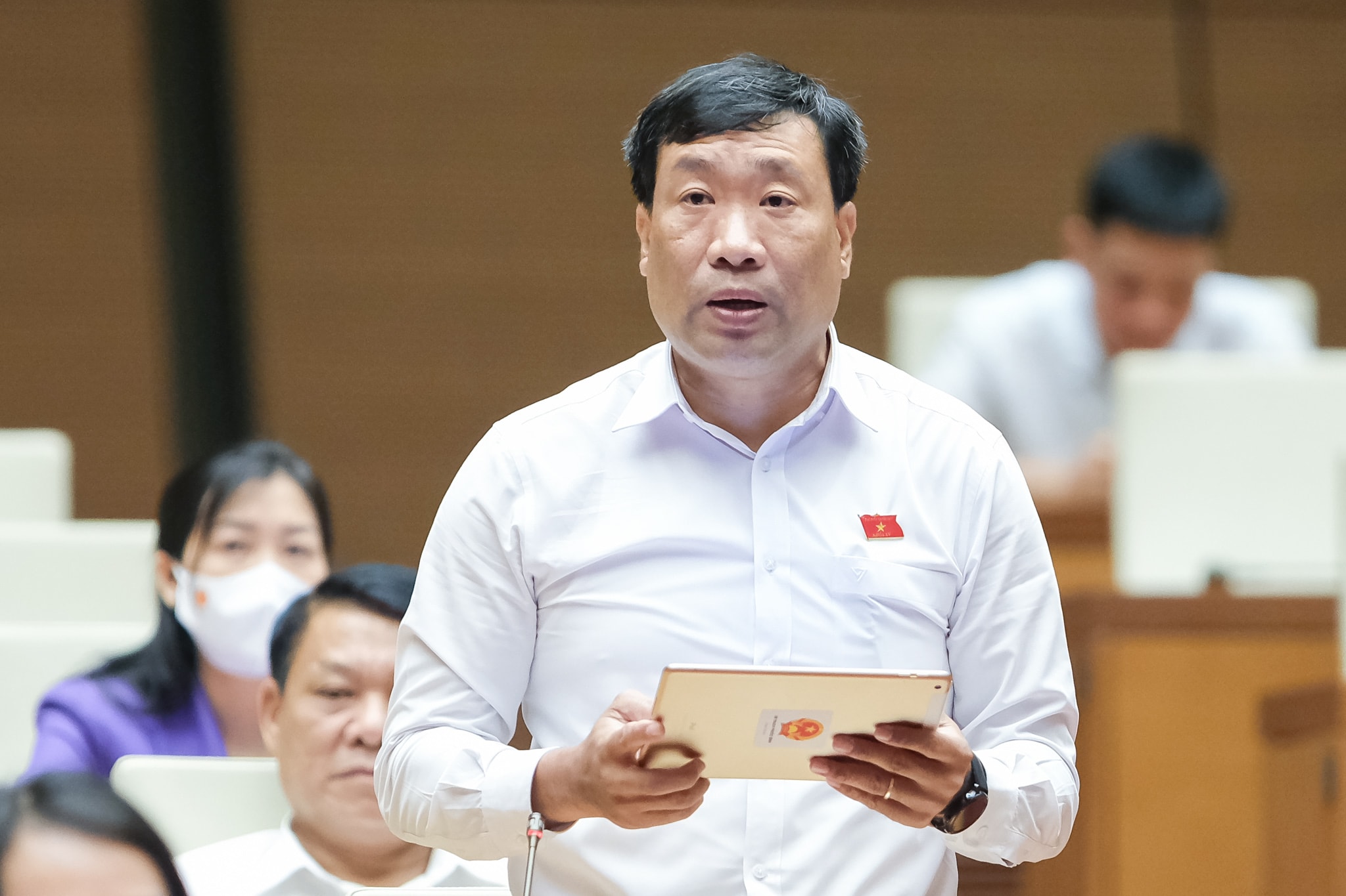 Đại biểu Thạch Phước B&igrave;nh, đo&agrave;n Tr&agrave; Vinh.