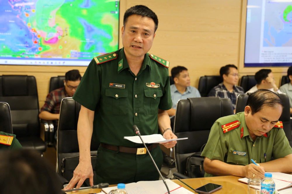 Đại diện Bộ tư lệnh Bộ đội Bi&ecirc;n ph&ograve;ng ph&aacute;t biểu tại cuộc họp.