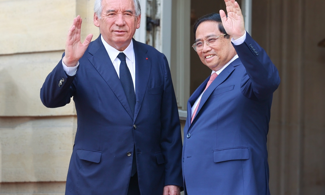 Thủ tướng Phạm Minh Chính và Thủ tướng Pháp Francois Bayrou - Ảnh: VGP