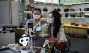 Cuộc chiến giá khốc liệt ở Trung Quốc: Đồ hiệu cũng 