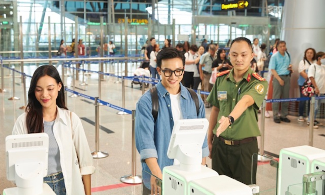 Cổng kiểm soát xuất nhập cảnh tự động sân bay quốc tế Đà Nẵng. Ảnh: Ngô Anh Văn. 
