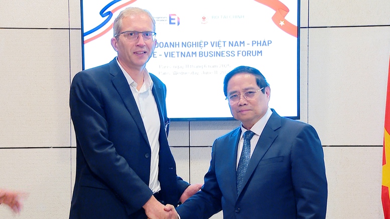 Thủ tướng Phạm Minh Chính tại buổi làm việc với ông Henri Poupart-Laffarge, Giám đốc điều hành Tập đoàn Alstom (Pháp). Ảnh: VGP