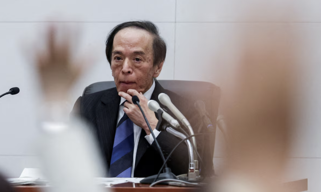 Thống đốc BOJ Kazuo Ueda - Ảnh: Reuters.