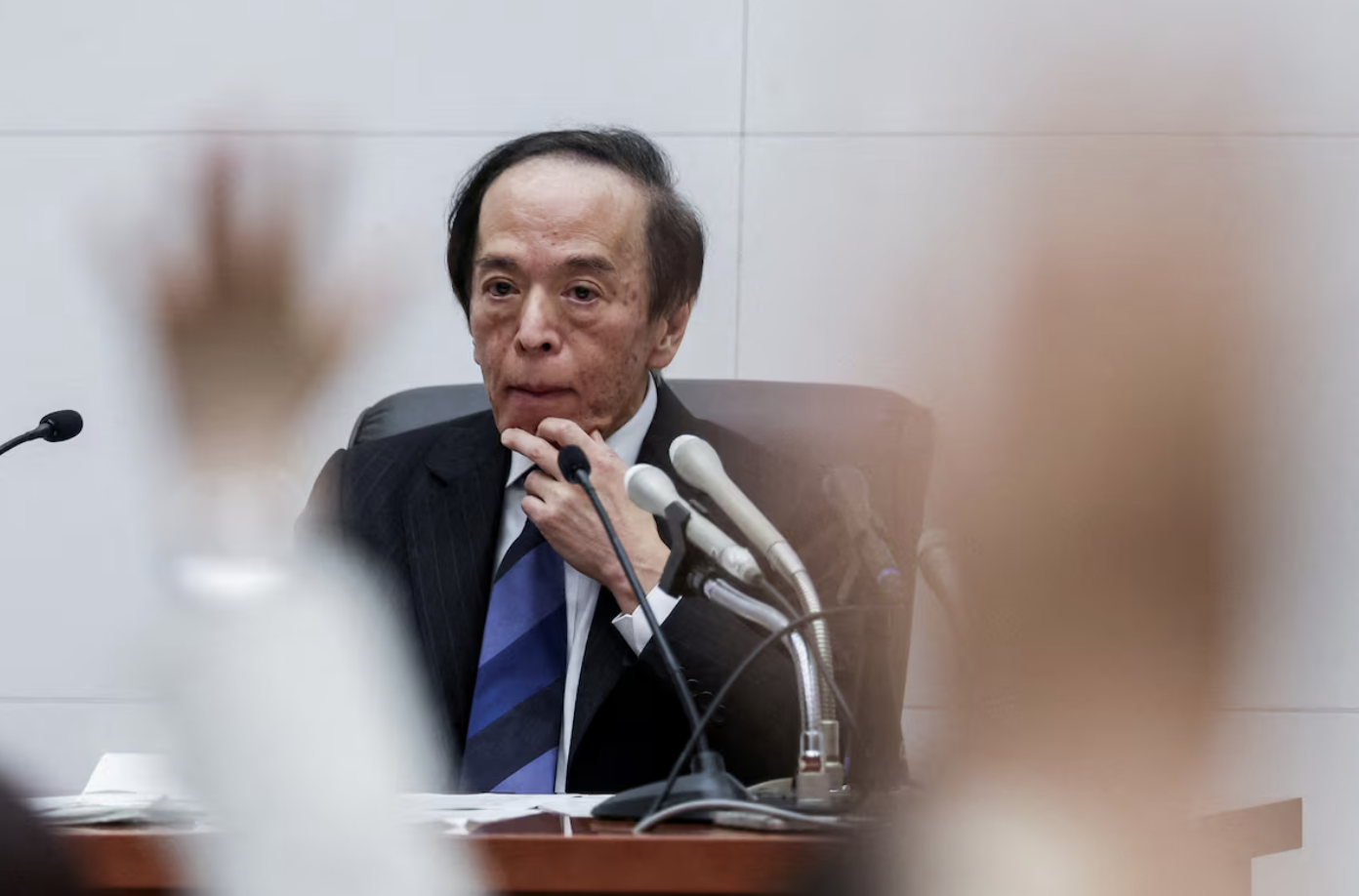 Thống đốc BOJ Kazuo Ueda - Ảnh: Reuters.