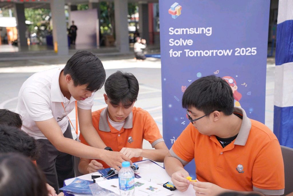 Các hoạt động trải nghiệm STEM cho học sinh với chuyên gia của doanh nghiệp. 