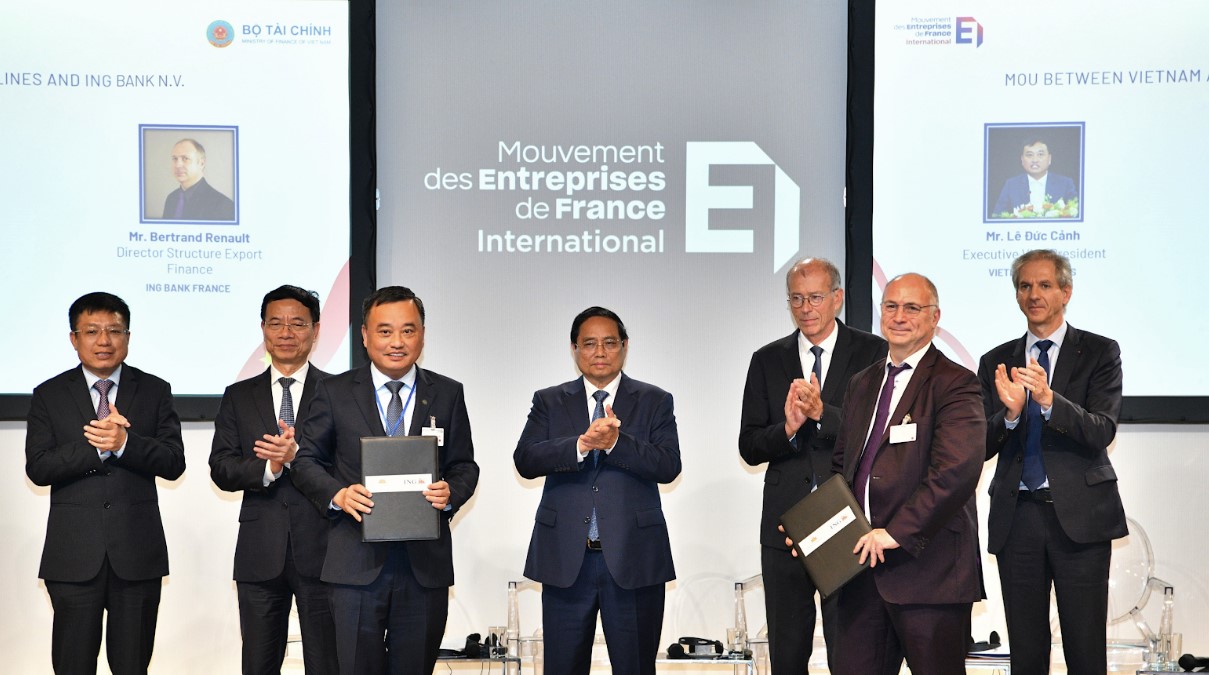 Vietnam Airlines và Ngân hàng ING đã ký Biên bản ghi nhớ về hợp tác tài chính, với quy mô tài trợ vốn lên tới 1,5 tỷ USD. Sự kiện diễn ra dưới sự chứng kiến của Thủ tướng Chính phủ Phạm Minh Chính.