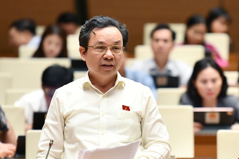 Đại biểu Ho&agrave;ng Văn Cường, Đo&agrave;n đại biểu Quốc hội TP.H&agrave; Nội, g&oacute;p &yacute; thảo luận.