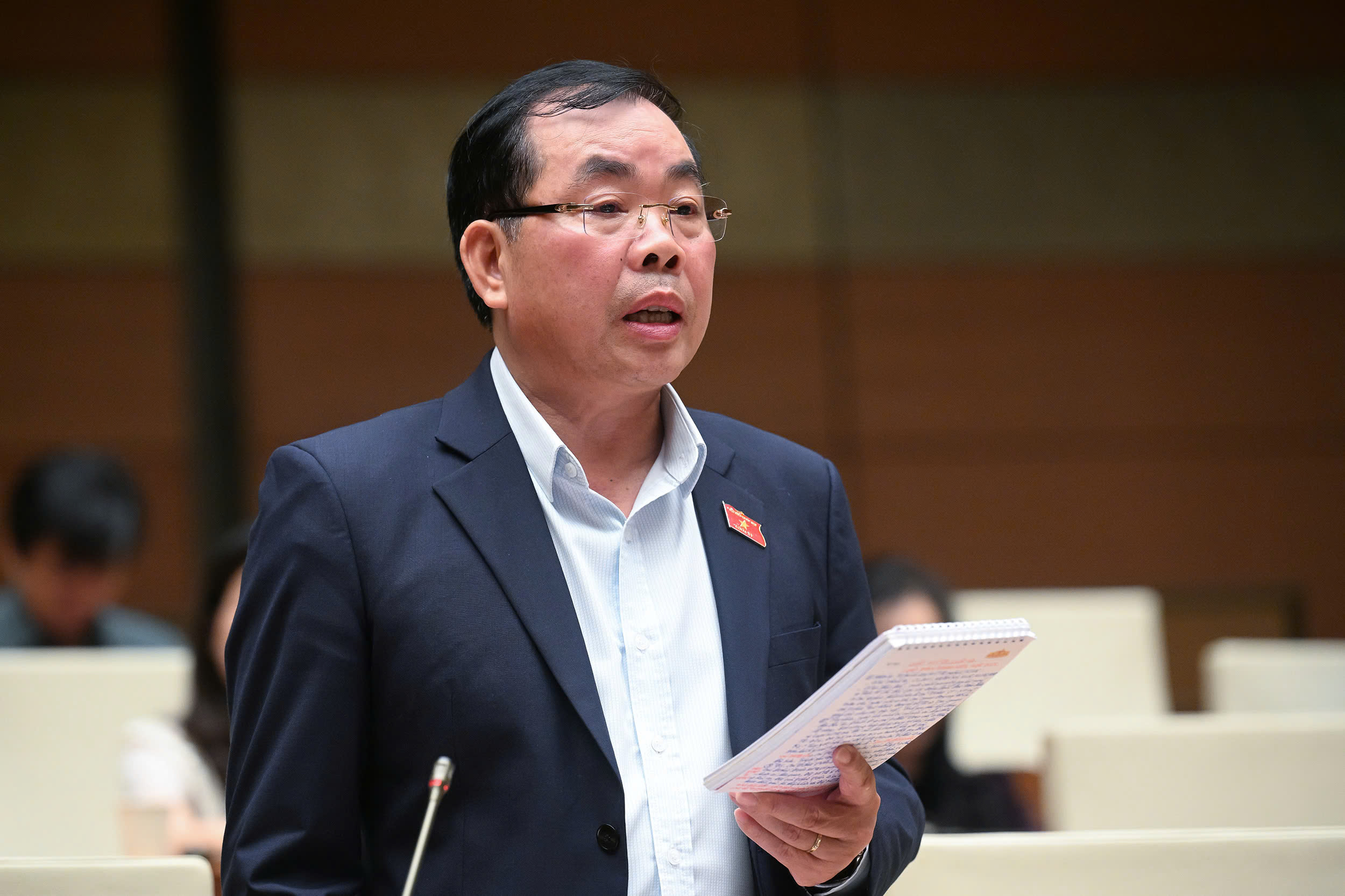 Đại biểu Nguyễn Quang Hu&acirc;n, Đo&agrave;n đại biểu Quốc hội tỉnh B&igrave;nh Dương, n&ecirc;u quan điểm.