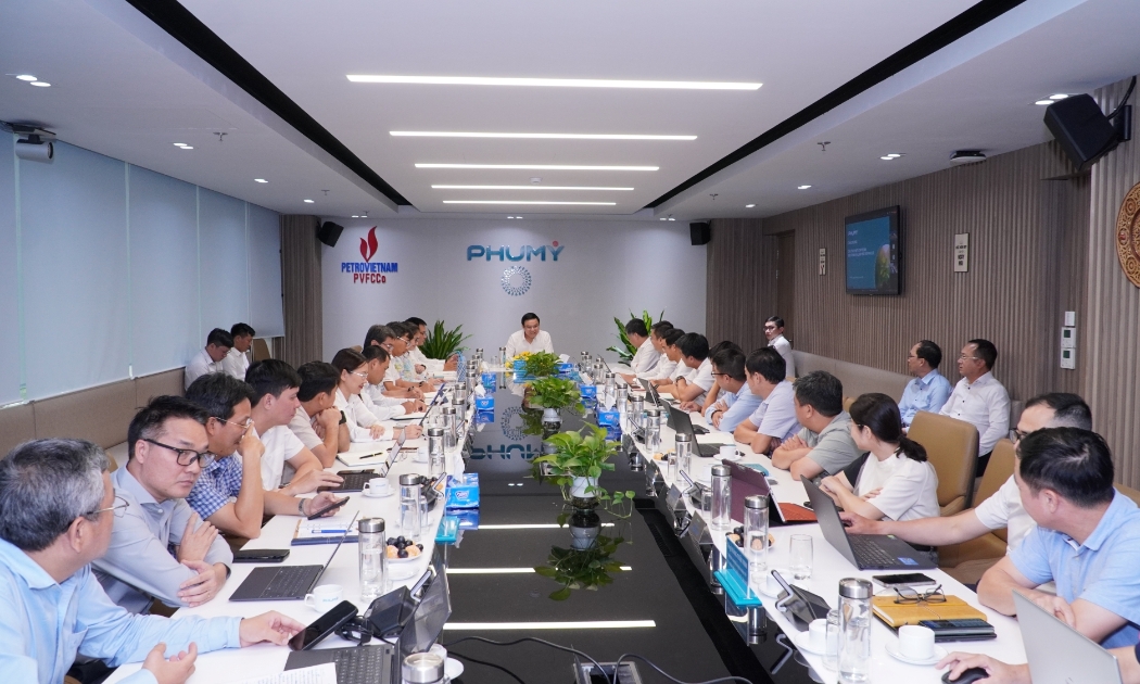 Chủ tịch HĐTV Petrovietnam Lê Mạnh Hùng chủ trì buổi làm việc với PVFCCo - Phú Mỹ về tình hình SXKD 5 tháng đầu năm 2025, kế hoạch những tháng cuối năm và định hướng giai đoạn tới.