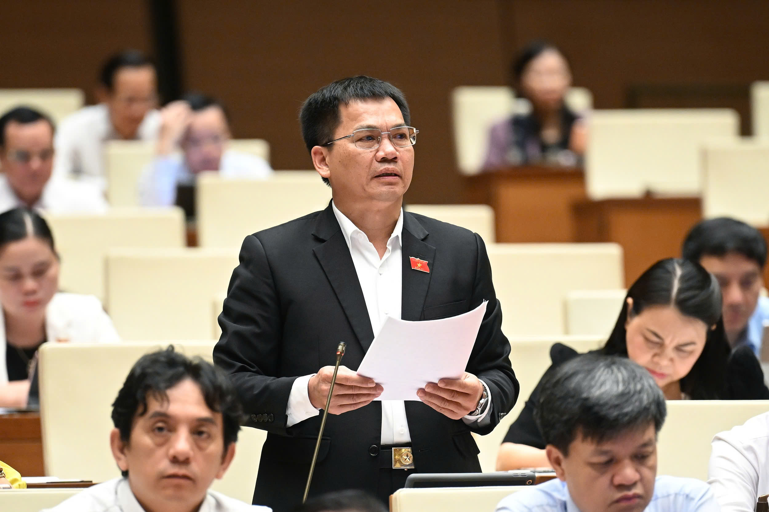 Đại biểu Dương Khắc Mai, đo&agrave;n ĐBQH tỉnh Đắk N&ocirc;ng. Ảnh: Quochoi.vn.