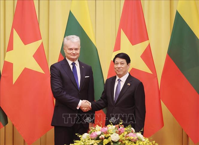 Chủ tịch nước Lương Cường nhiệt liệt chào mừng Tổng thống Lithuania Gitanas Nauseda thăm chính thức Việt Nam - Ảnh: TTXVN
