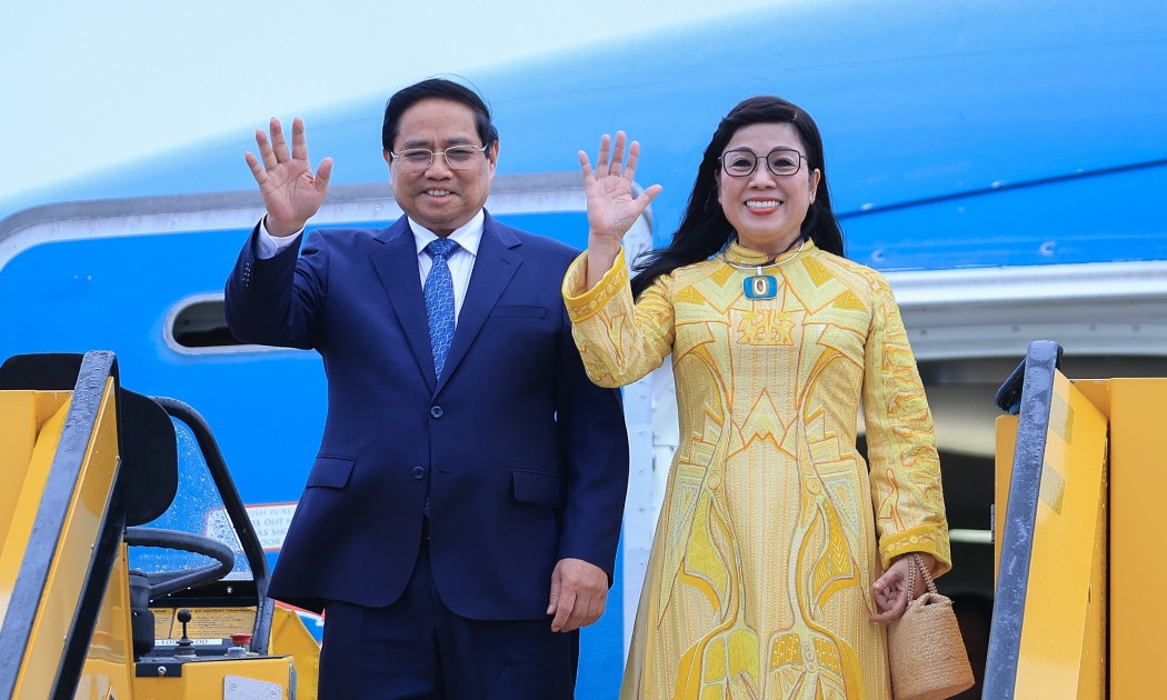 Thủ tướng Chính phủ Phạm Minh Chính và Phu nhân cùng đoàn đại biểu cấp cao Việt Nam đã tới sân bay quốc tế Arlanda ở Stockholm, bắt đầu thăm chính thức Vương quốc Thụy Điển - Ảnh: VGP