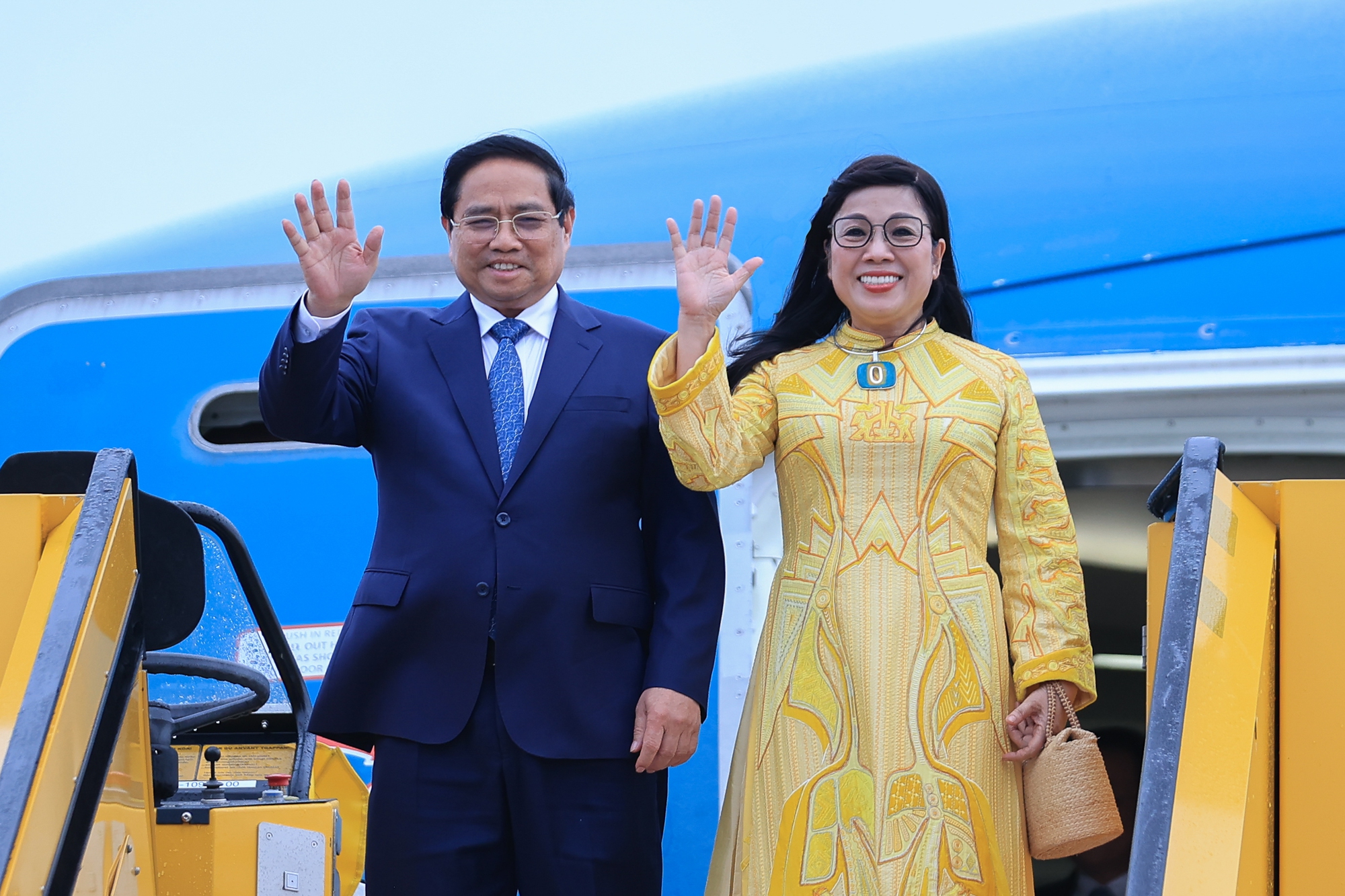 Thủ tướng Chính phủ Phạm Minh Chính và Phu nhân cùng đoàn đại biểu cấp cao Việt Nam đã tới sân bay quốc tế Arlanda ở Stockholm, bắt đầu thăm chính thức Vương quốc Thụy Điển - Ảnh: VGP