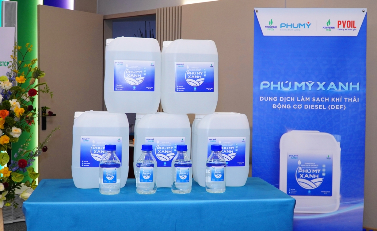 Ph&uacute; Mỹ xanh - Dung dịch l&agrave;m sạch kh&iacute; thải động cơ Diesel (DEF).
