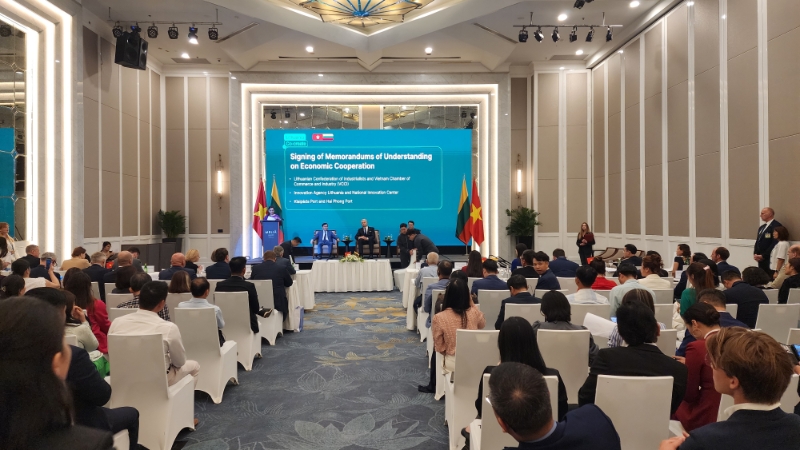 Vietnam - Lithuania business forum held in Hanoi 