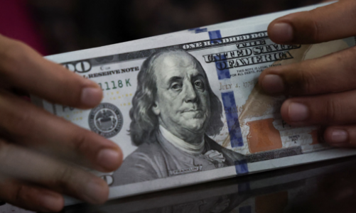 Mối lo thuế quan khiến đồng USD rớt giá xuống đáy 3 năm