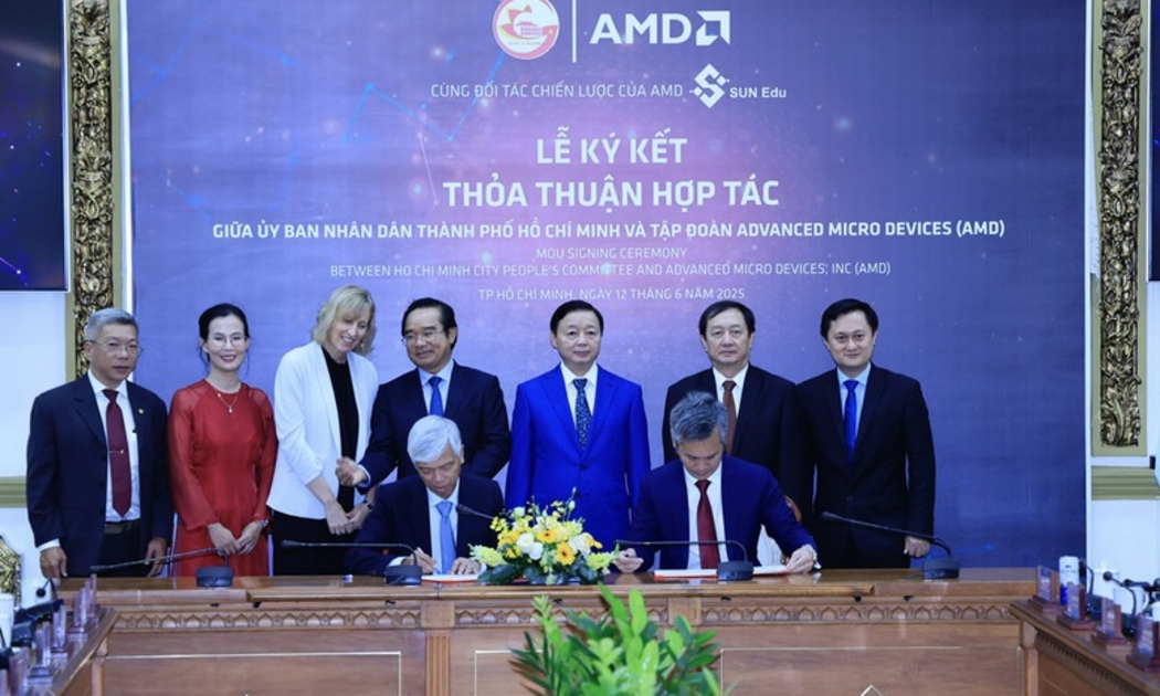 Phó Thủ tướng Trần Hồng Hà chứng kiến Lễ ký kết Bản ghi nhớ hợp tác giữa Ủy ban nhân dân TP.HCM và Tập đoàn AMD - Ảnh: VGP/Minh Khôi.
