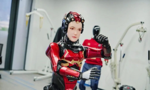 Một công ty Trung Quốc đang chế tạo robot vừa làm việc nhà vừa có chỉ số cảm xúc cao