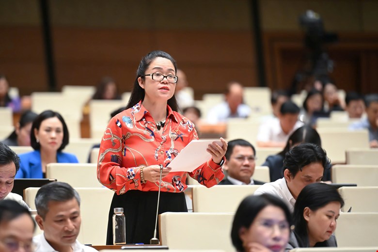 Đại biểu Dương Minh Ánh, đoàn ĐBQH TP. Hà Nội băn khoăn về đối tượng phải đóng kinh phí công đoàn.