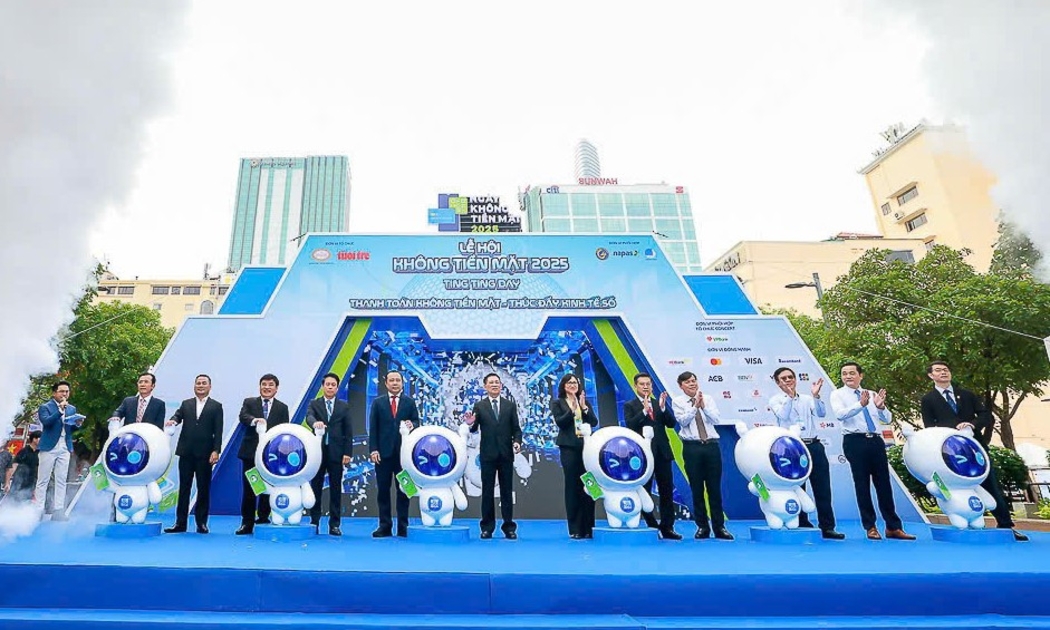 Phó Thủ tướng Hồ Đức Phớc cùng các đại biểu khai mạc