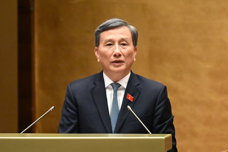 Chủ nhiệm Ủy ban Khoa học, C&ocirc;ng nghệ v&agrave; M&ocirc;i trường của Quốc hội L&ecirc; Quang Huy b&aacute;o c&aacute;o giải tr&igrave;nh, tiếp thu dự &aacute;n Luật. Ảnh: Quochoi.vn.