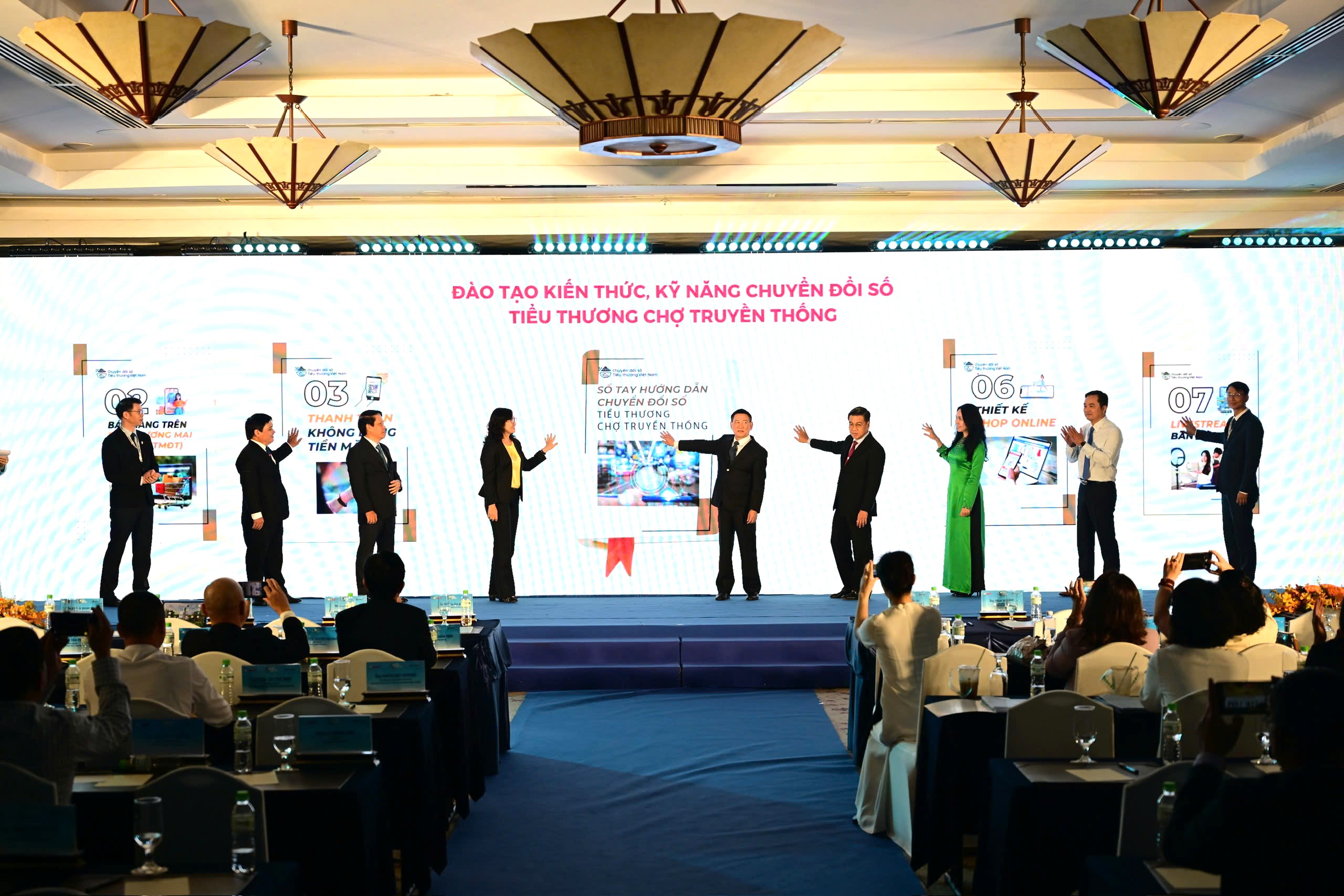 Khởi động chương tr&igrave;nh Đ&agrave;o tạo kiến thức, kỹ năng chuyển đổi số cho tiểu thương chợ truyền thống.