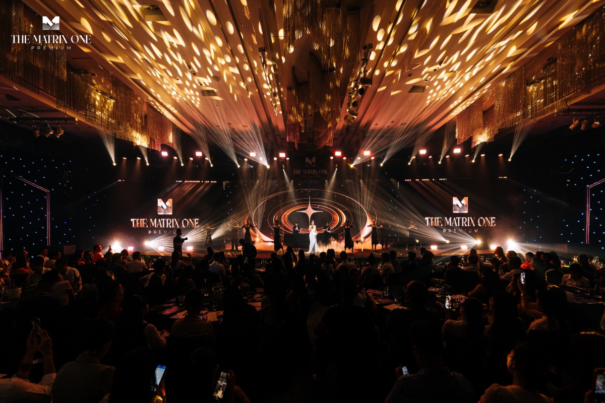 Diva Mỹ Linh đem đến điểm chạm cảm x&uacute;c thăng hoa tại sự kiện.