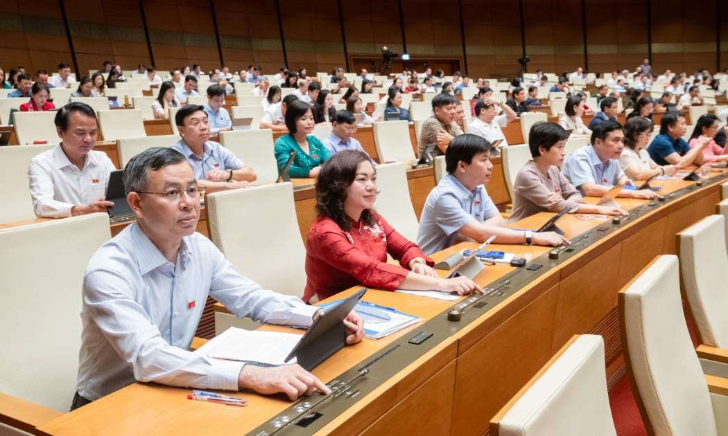 Quốc hội biểu quyết thông qua Luật Tổ chức chính quyền địa phương (sửa đổi) ngay sau khi biểu quyết thông qua Nghị quyết của Quốc hội sửa đổi, bổ sung một số điều của Hiến pháp năm 2013 sẽ tạo cơ sở pháp lý đồng bộ để thực hiện mô hình chính quyền địa phương 2 cấp.
