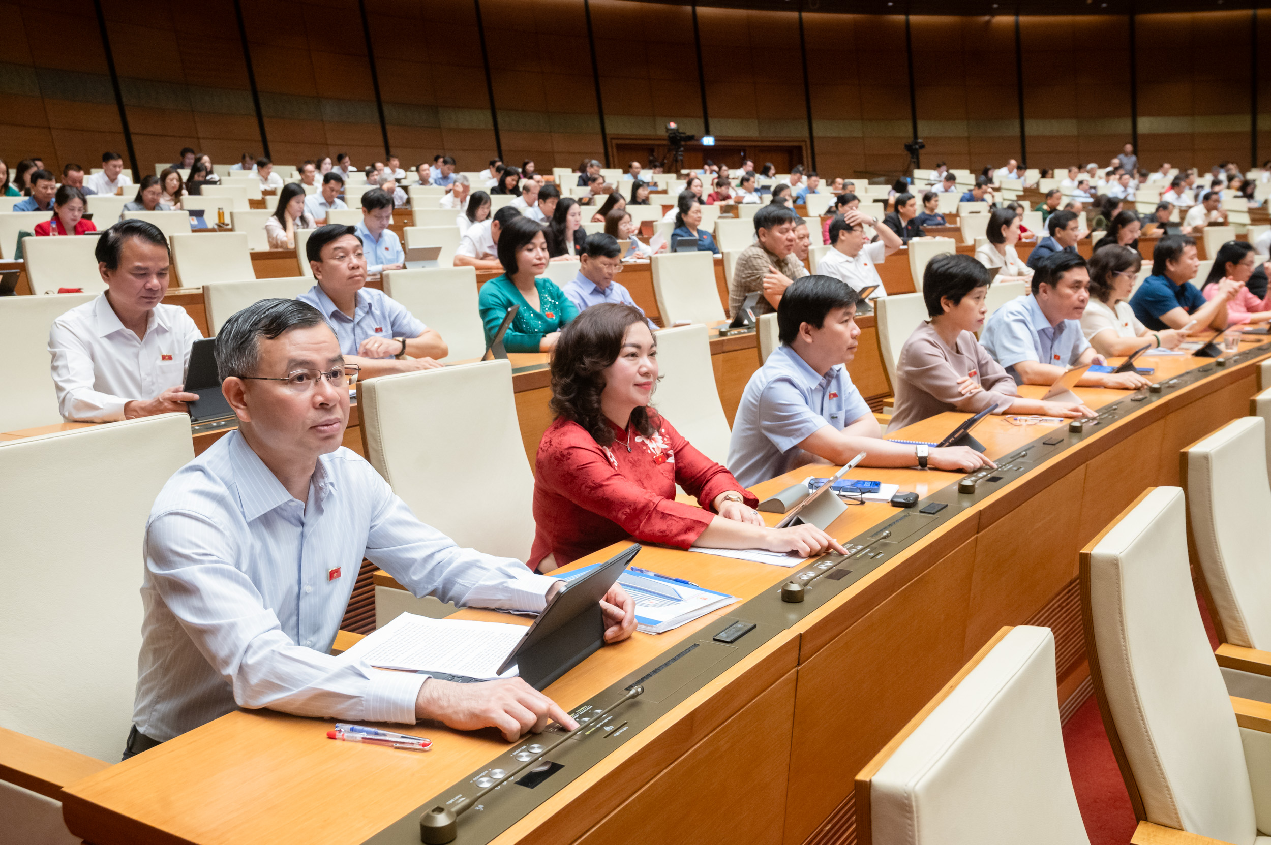 Quốc hội biểu quyết thông qua Luật Tổ chức chính quyền địa phương (sửa đổi) ngay sau khi biểu quyết thông qua Nghị quyết của Quốc hội sửa đổi, bổ sung một số điều của Hiến pháp năm 2013 sẽ tạo cơ sở pháp lý đồng bộ để thực hiện mô hình chính quyền địa phương 2 cấp.