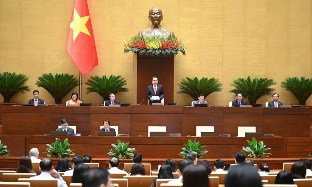 Quốc hội biểu quyết thông qua Nghị quyết của Quốc hội sửa đổi, bổ sung một số điều của Hiến pháp năm 2013.