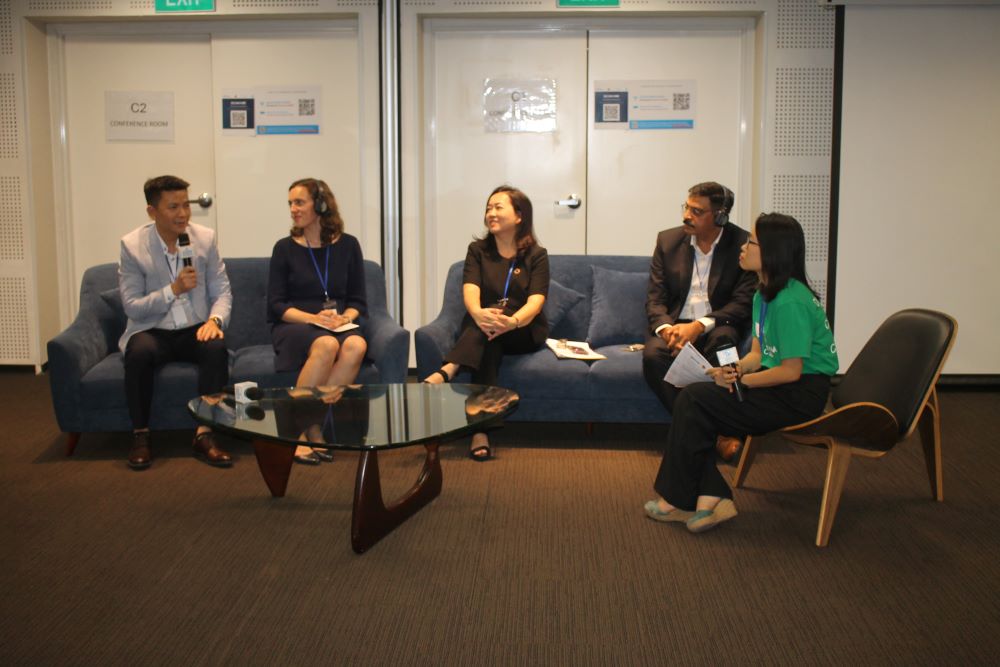 Đại diện nhiều doanh nghiệp sản xuất kinh doanh đồ uống tham gia toạ đ&agrave;m. Ảnh Chu Kh&ocirc;i.