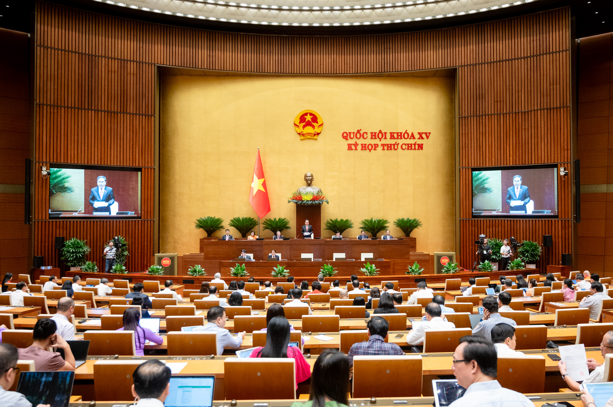 Quốc hội thông qua Luật Việc làm (sửa đổi), sáng 16/6. Ảnh: Phạm Thắng.