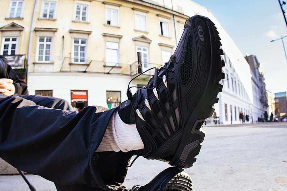 Gi&agrave;y thể thao thương hiệu Salomon theo phong c&aacute;ch&nbsp;gorpcore.