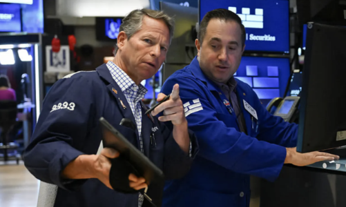 Chứng khoán Mỹ tăng điểm mạnh, giá dầu sụt giảm