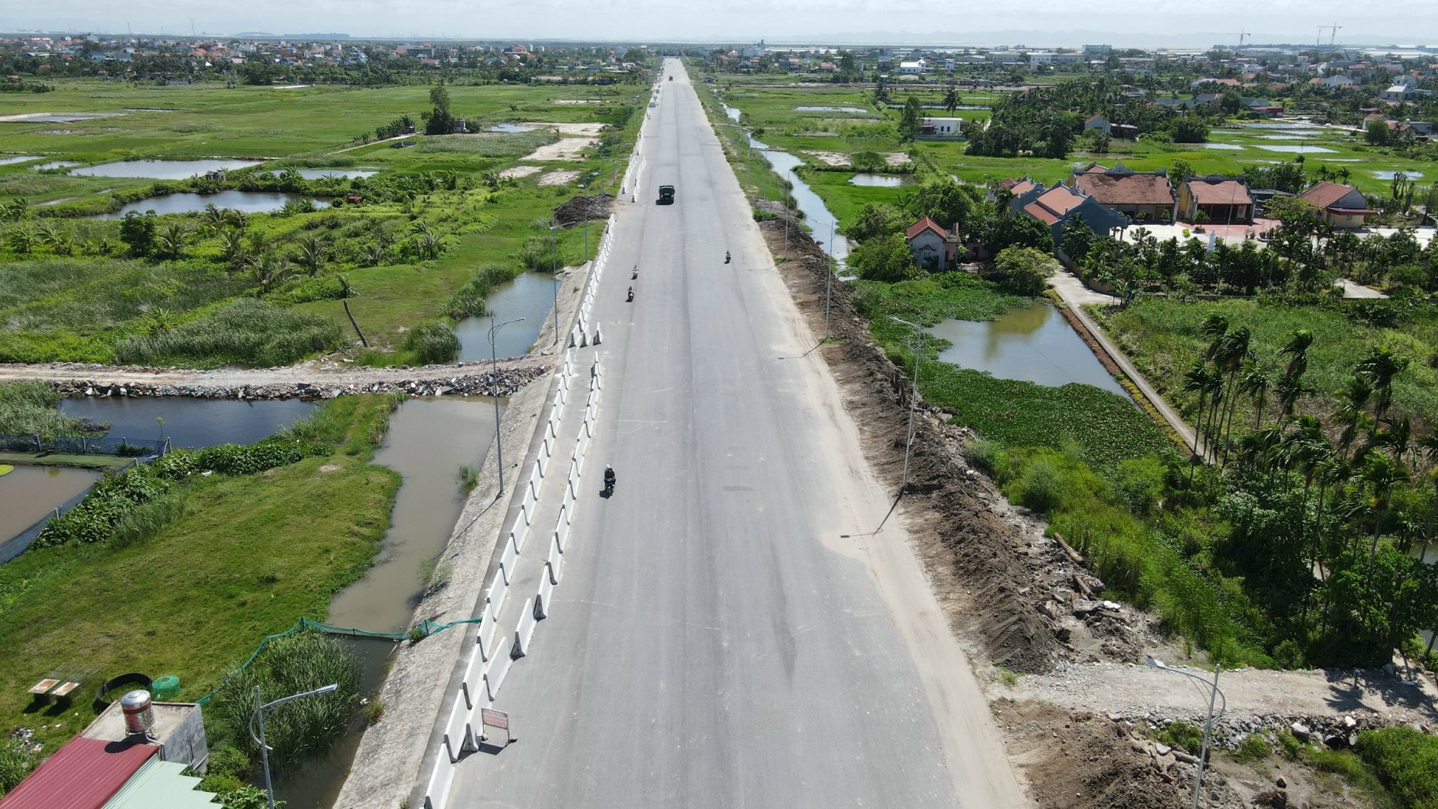 Dự &aacute;n đường bộ ven biển Hải Ph&ograve;ng - Th&aacute;i B&igrave;nh phải tạm dừng do nh&agrave; đầu tư gặp kh&oacute; khăn về ch&ecirc;nh lệch vốn vay.