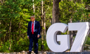 Vì sao ông Trump chưa muốn tăng trừng phạt với Nga?