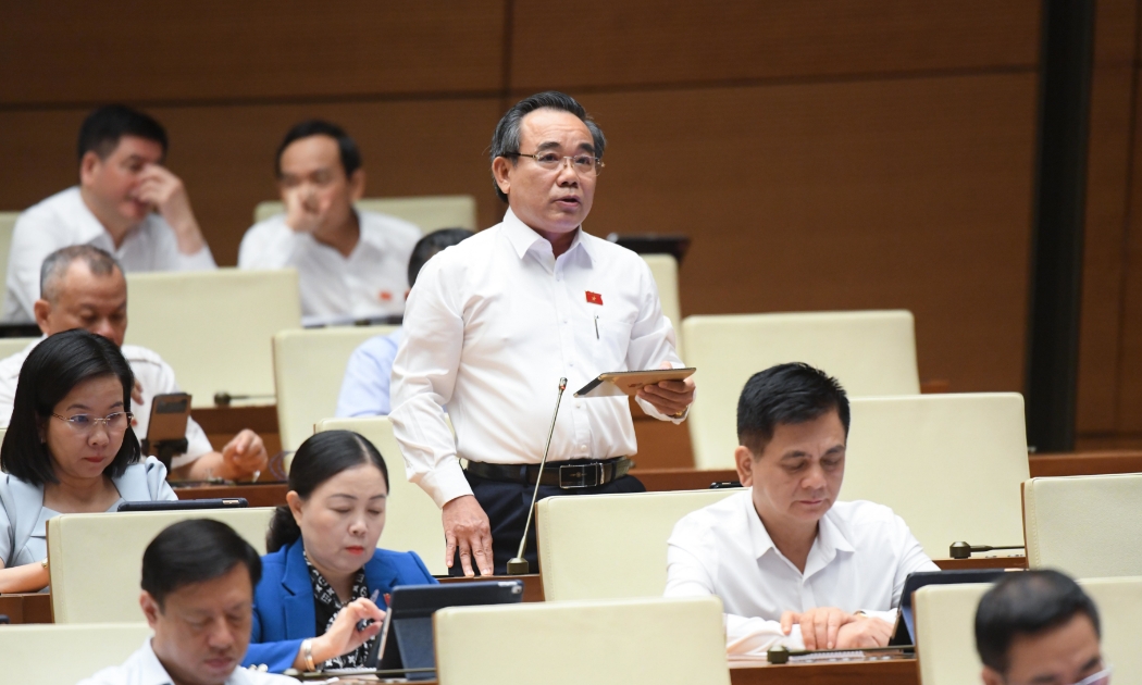 Đại biểu Lê Hữu Trí, đoàn ĐBQH tỉnh Khánh Hoà nhấn mạnh cần khung pháp lý nghiêm minh để xử lý và công khai thông tin về hàng giả. Ảnh: Quochoi.vn.