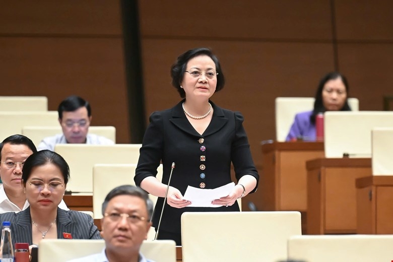 Bộ trưởng Bộ Nội vụ Phạm Thị Thanh Trà giải trình các nội dung đại biểu quan tâm, chiều 17/6. Ảnh: Quochoi.vn.