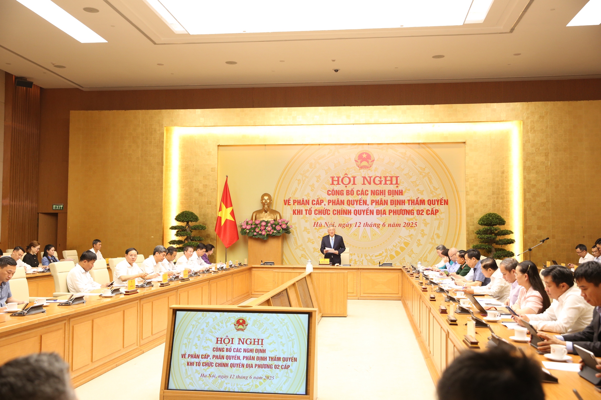 Phó Thủ tướng Thường trực Chính phủ Nguyễn Hòa Bình chủ trì Hội nghị - Ảnh: VGP/Nguyễn Hoàng