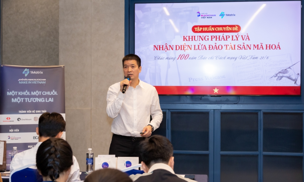 Ông Phan Đức Trung, Chủ tịch Hiệp hội Blockchain Việt Nam tại buổi tập huấn chuyên đề 