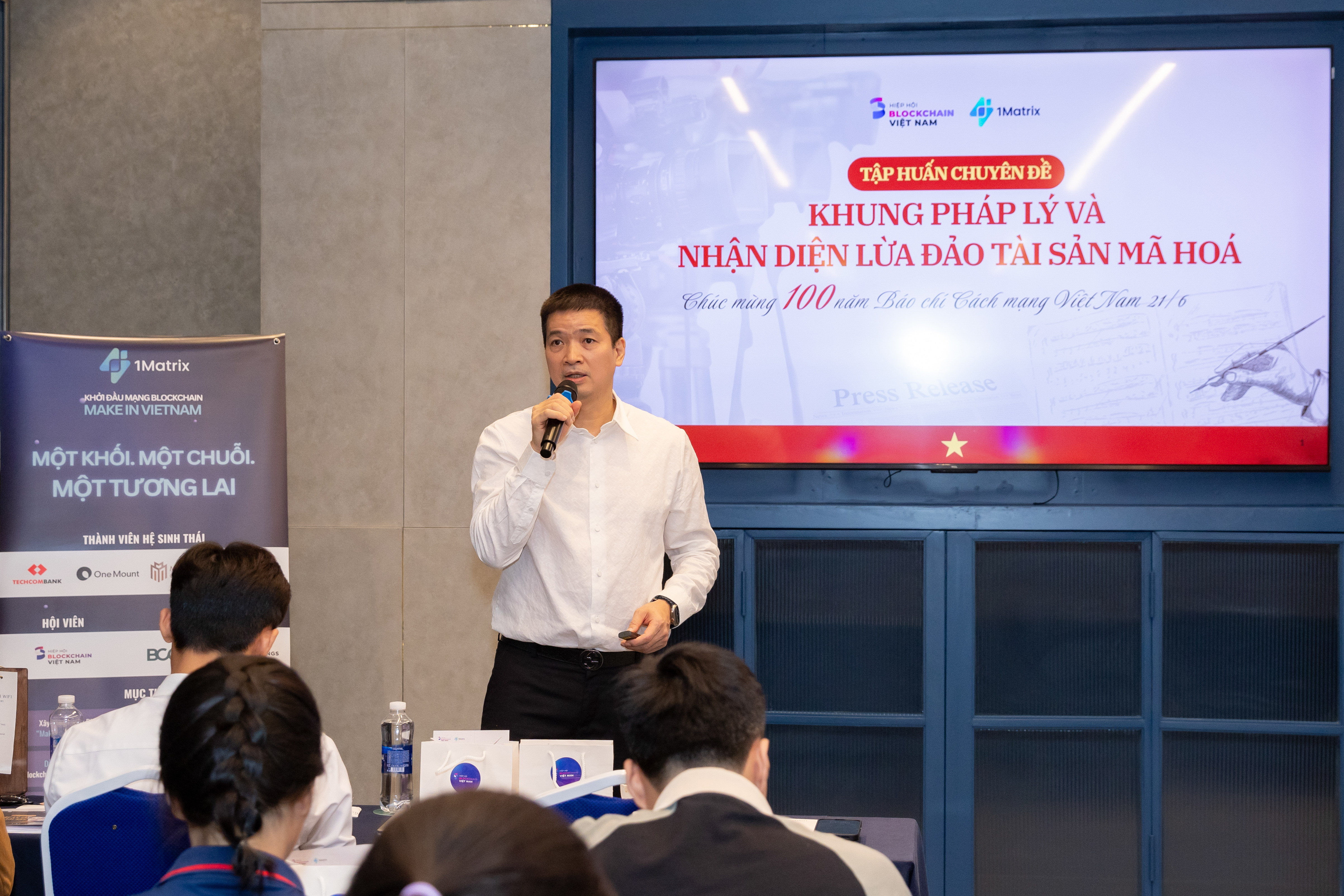 Ông Phan Đức Trung, Chủ tịch Hiệp hội Blockchain Việt Nam tại buổi tập huấn chuyên đề "Khung pháp lý và nhận diện lừa đảo tài sản mã hoá", chiều 16/6.