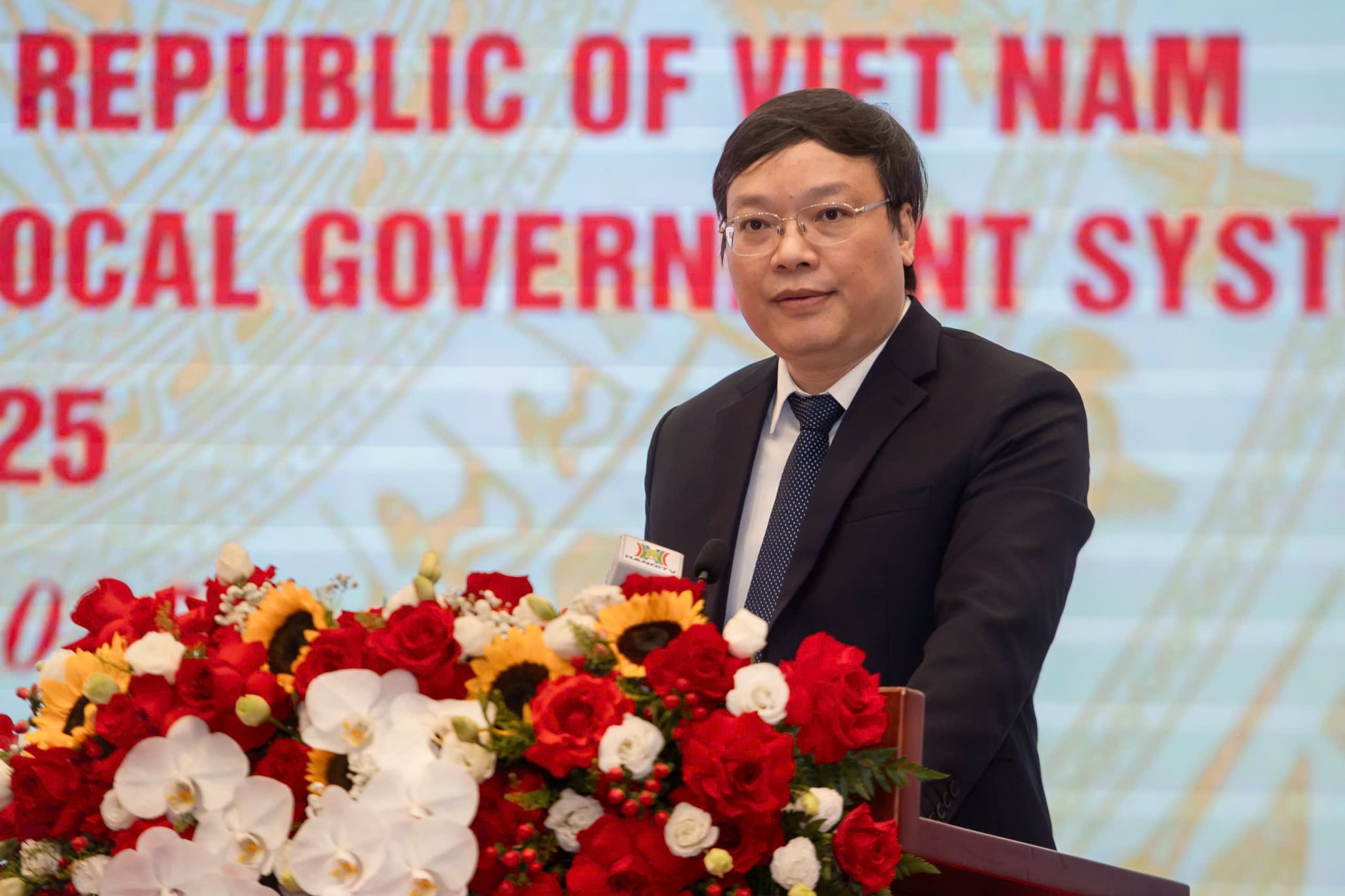 Thứ trưởng Bộ Nội vụ Trương Hải Long th&ocirc;ng tin tại họp b&aacute;o.