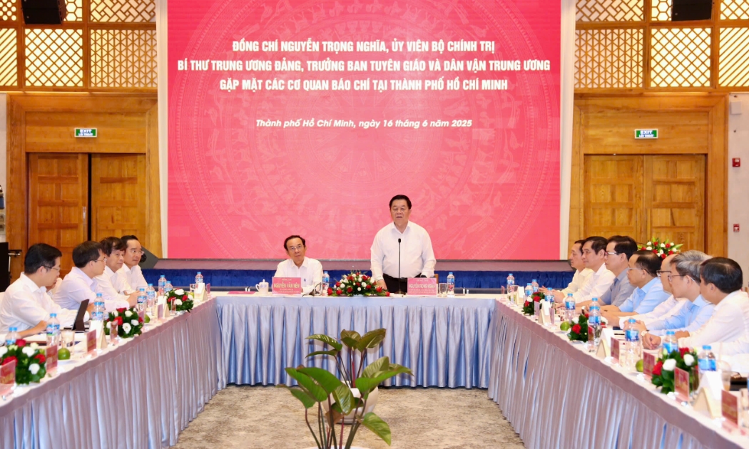 Ủy viên Bộ Chính trị, Trưởng Ban Tuyên giáo và Dân vận Trung ương Nguyễn Trọng Nghĩa cùng đoàn công tác gặp mặt các cơ quan báo chí tại TP. Hồ Chí Minh, chiều 16/6.