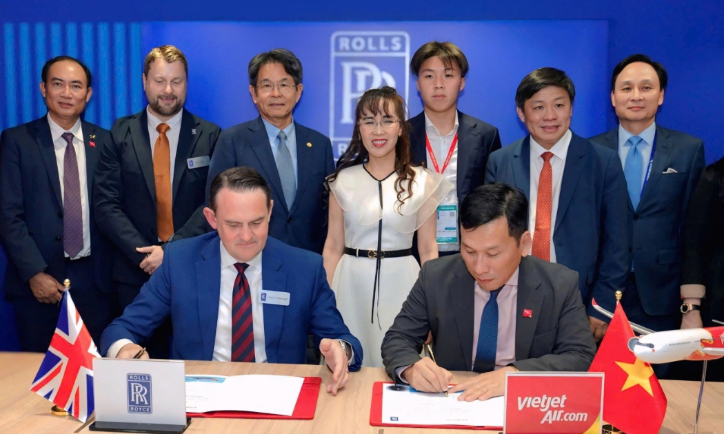 Vietjet và Rolls-Royce ký kết đặt hàng thêm 40 động cơ Trent 7000 dành cho đội bay A330neo. Ảnh: Vietjet Air.