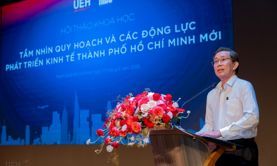 GS.TS Sử Đình Thành, Giám đốc Trường Đại học Kinh tế TP.HCM phát biểu tại hội nghị. Ảnh: UEH