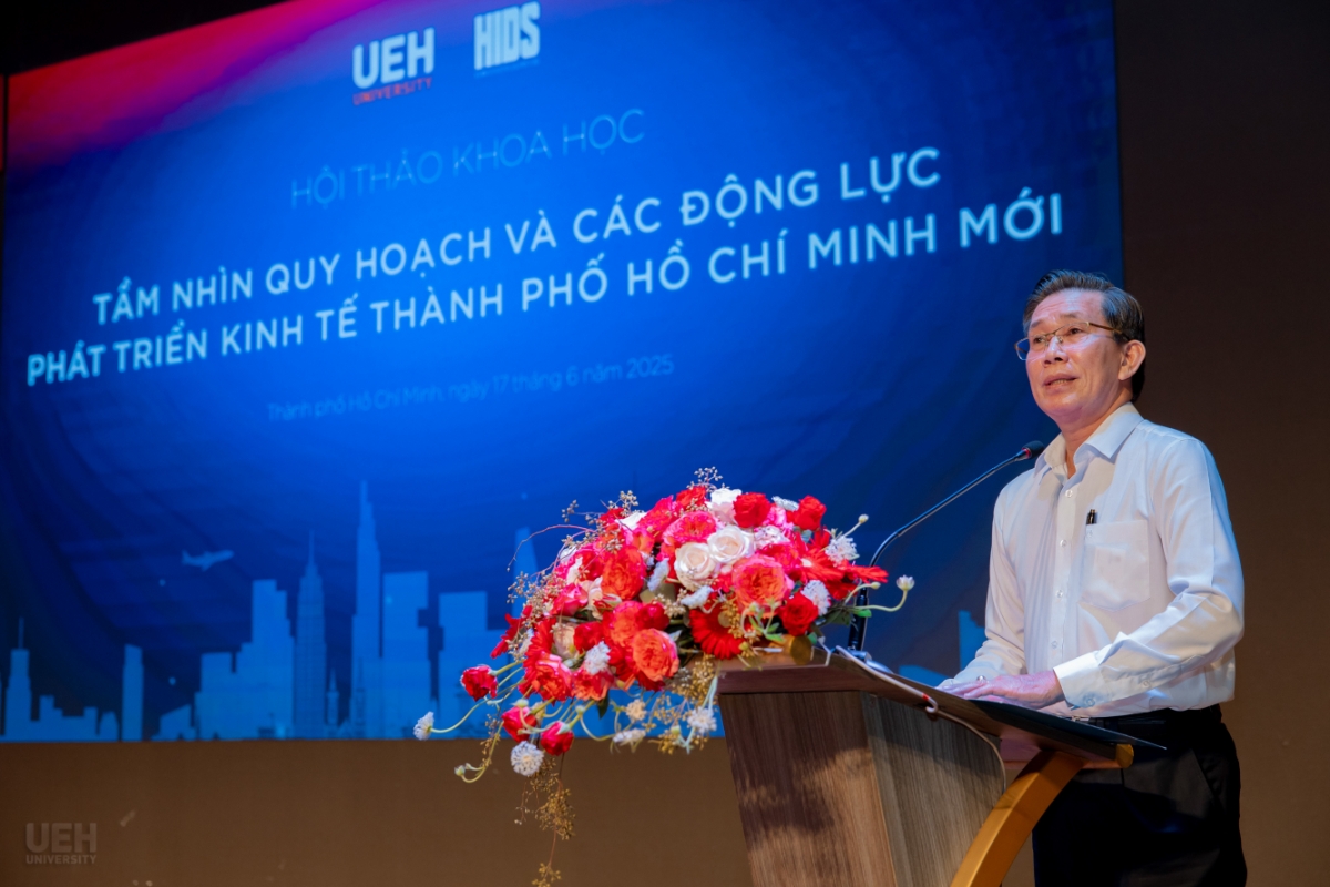 GS.TS Sử Đình Thành, Giám đốc Trường Đại học Kinh tế TP.HCM phát biểu tại hội nghị. Ảnh: UEH