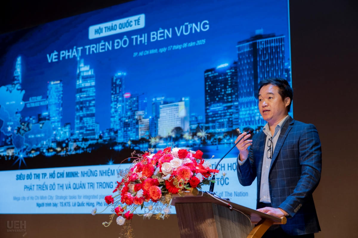 TS.KTS L&ecirc; Quốc H&ugrave;ng, Ph&oacute; Viện trưởng Viện Quy hoạch đ&ocirc; thị v&agrave; n&ocirc;ng th&ocirc;n quốc gia (Bộ X&acirc;y dựng). Ảnh: UEH