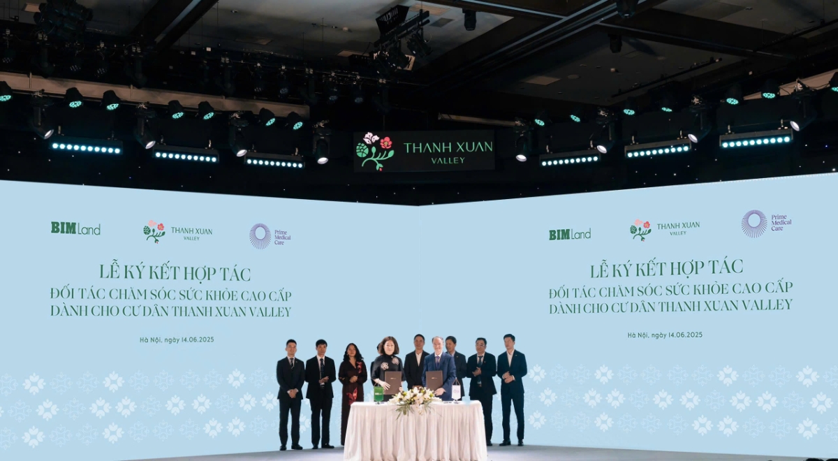 Đại diện BIM Land v&agrave; PMC k&yacute; thỏa thuận hợp t&aacute;c triển khai trung t&acirc;m chăm s&oacute;c sức khỏe tại Thanh Xuan Valley. Ảnh: BIM Land.
