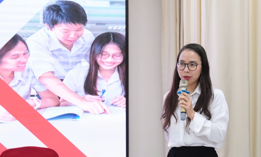 Bà Kim Ngọc Thanh Nga, Phó Giám đốc Trung tâm Đổi mới sáng tạo Quốc gia cho biết người lao động có thể nhận mức lương vượt trội khi sang Singapore làm việc. Ảnh: Hà Quân.
