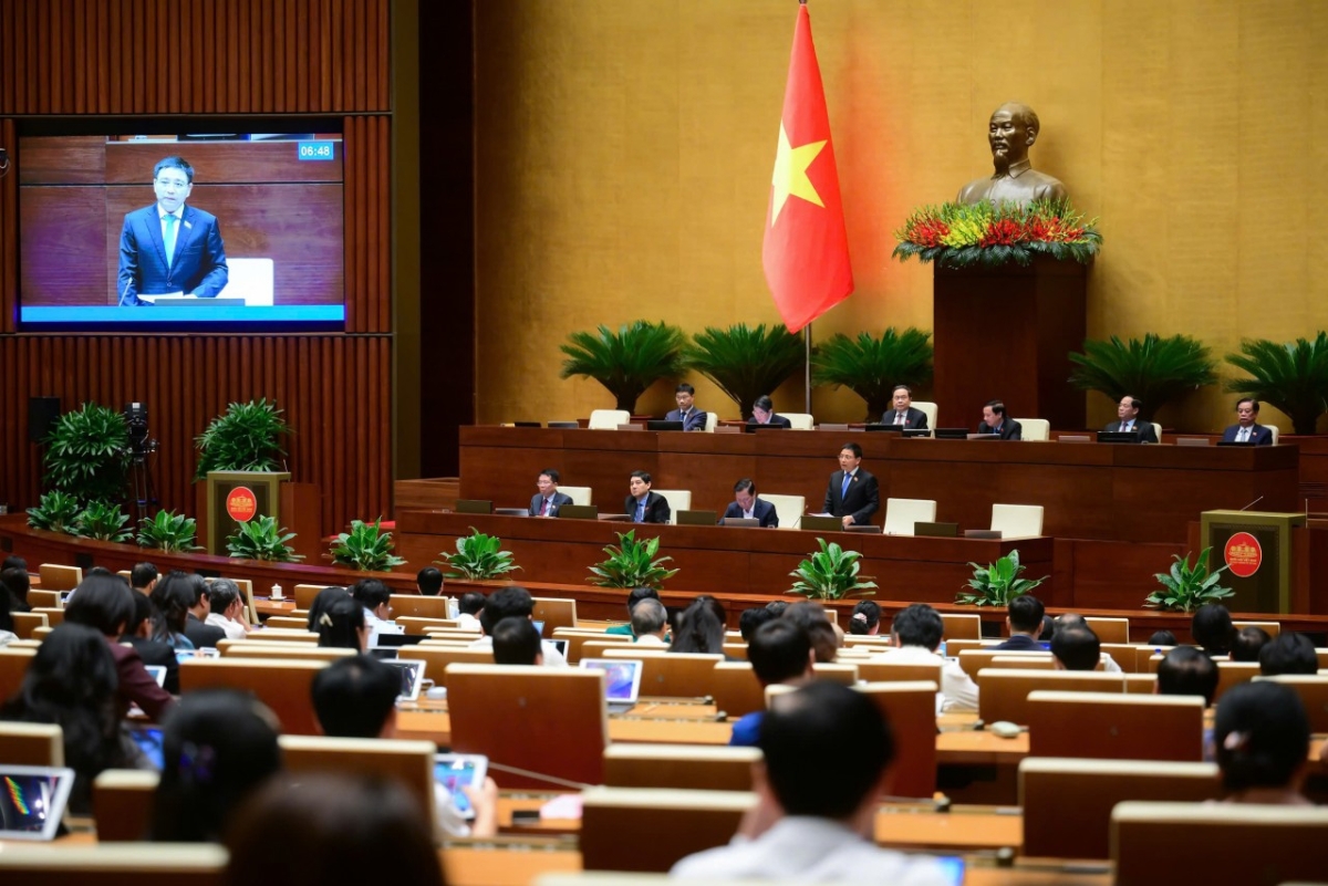 Bộ trưởng Bộ Tài chính phát biểu trước Quốc hội sáng 18/6/2025.